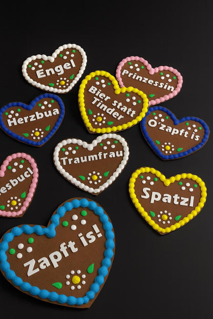 Lebkuchenherz Anstecker personalisiert | Oktoberfest Herz mit Wunschtext | Wiesn Trachten Accessoire | Dirndl Lederhose | 3D Druck